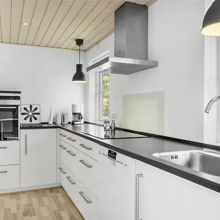 1517-aakirkeby-lyngvejen-2 בית נופש *