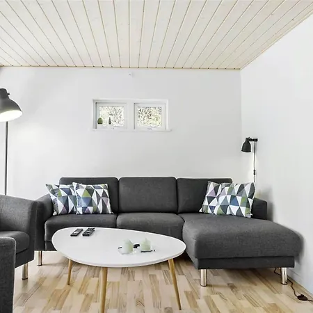 1517-aakirkeby-lyngvejen-2 度假居 Vester Somarken