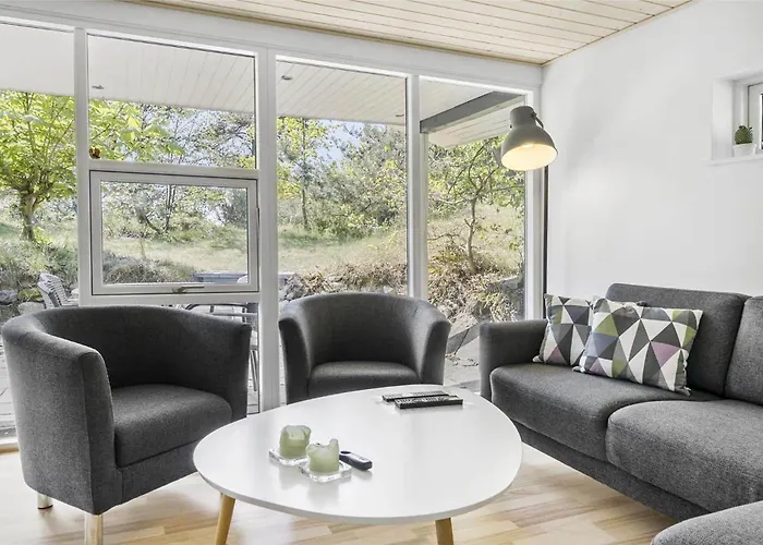 1517-aakirkeby-lyngvejen-2 度假居 Vester Somarken